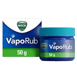 Ein Glas Wick VapoRub steht vor seiner Verpackung.